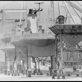 Rosina Topic - ship unloading saltcake