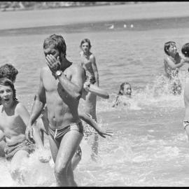 Tauranga Intermediate School children - beach outing