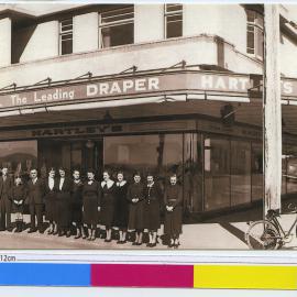 Hartley Draper on The Strand, Tauranga c 1936