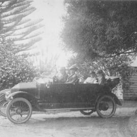 Car at Maungawhare, Ōtūmoetai