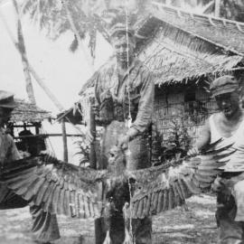 3 New Zealand soldiers with dead eagle