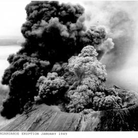 Ngauruhoe erupting