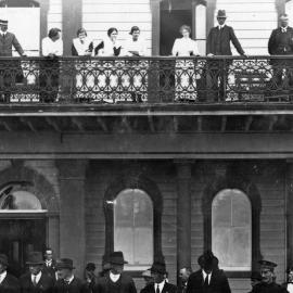 Soldiers enlisting for WWI 1915