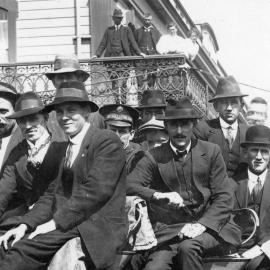 Soldiers enlisting for WWI 1915