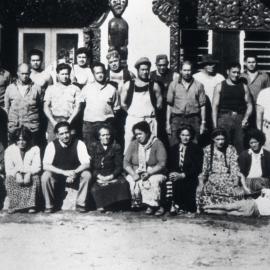 Group of Ngāi Tamarāwaho hapū members