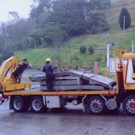 Truck for removing reservoir 2004