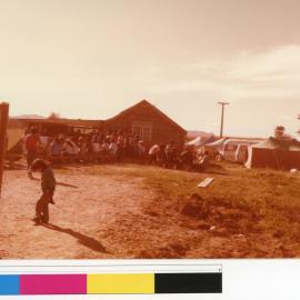Group of people gathered at Ōtāwhiwhi marae (Ams 248)
