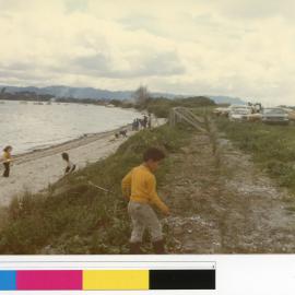 Children playing at the beach next to Ōtāwhiwhi marae (Ams 248)