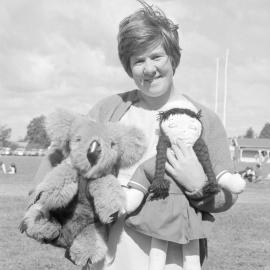 About people : Maxine Woollen