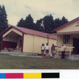 Bruce McFadgen, Wiremu Ohia, & Ratima Rolleston at Tawhitinui marae (Ams 248)