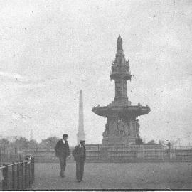 Douldton Fountain and Statue of the Queen
