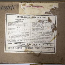 Aspect of glass plate storage box