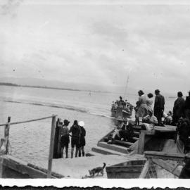 Ferry arriving at Mt Wharf