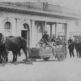 Konaki outside Star Hotel, Tauranga
