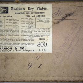 Aspect of glass plate storage box