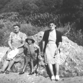 Moaning Rock, Maketū 1947