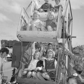 Gala Day at Ōtūmoetai : Little customers - big wheel