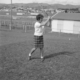 Lady golfers : Dorothy Harper drives off