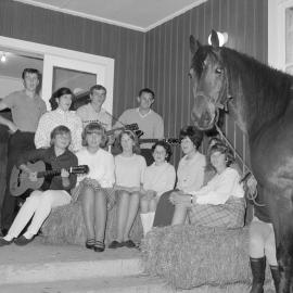 Country touch - Tauranga style : sing along time with `Pax'