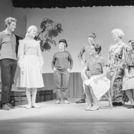 Picnic : a new dress