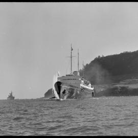 Tauranga's royal welcome: Britannia in harbour