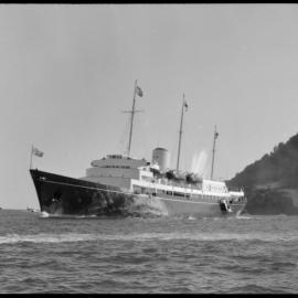 Tauranga's royal welcome: Britannia in harbour