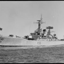 Tauranga's royal welcome: Britannia in harbour