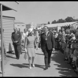 Tauranga's royal welcome: walkabout