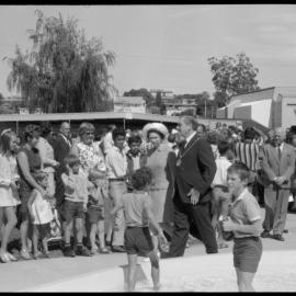 Tauranga's royal welcome: walkabout