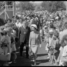 Tauranga's royal welcome: walkabout with Queen