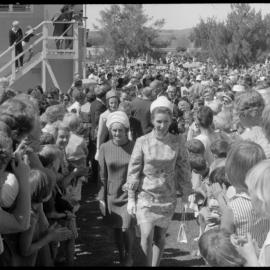 Tauranga's royal welcome: walkabout with Anne