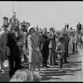 Tauranga's royal welcome: at swimming pool