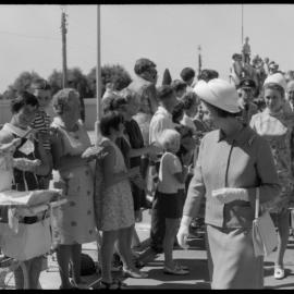 Tauranga's royal welcome: walkabout