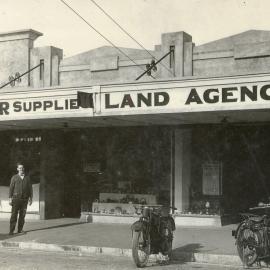 Munro garage, Wharf Street, Tauranga, 1920s