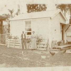 George, F Nell and his wife in front of their house at Whakamārama, c. 1910s