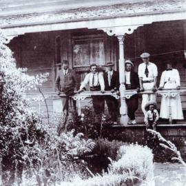 Gellibrand/Crapp family, Ōmokoroa Point c. 1900s