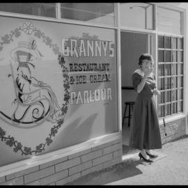 Granny's here : Jean Drake