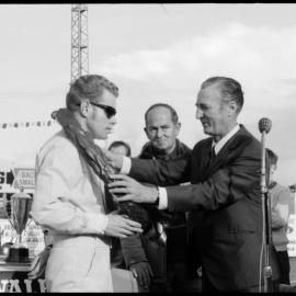 Win for Palmer: presentation to Jim Palmer