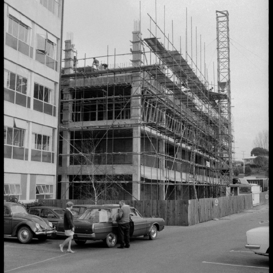 Number 98 - Logan Publishing Tauranga and Bay of Plenty Photo News Collection