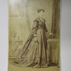 Unidentified young woman 
(Caption: Unidentified woman)