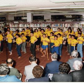 School performing kapa haka