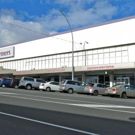 Farmers from road side at the corner of Elizabeth Street and Devonport road