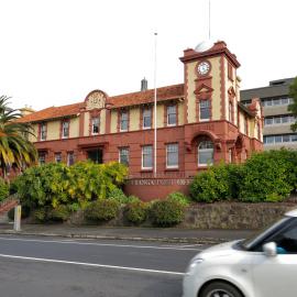 Facing the old Post Office on Willow Street Tauranga