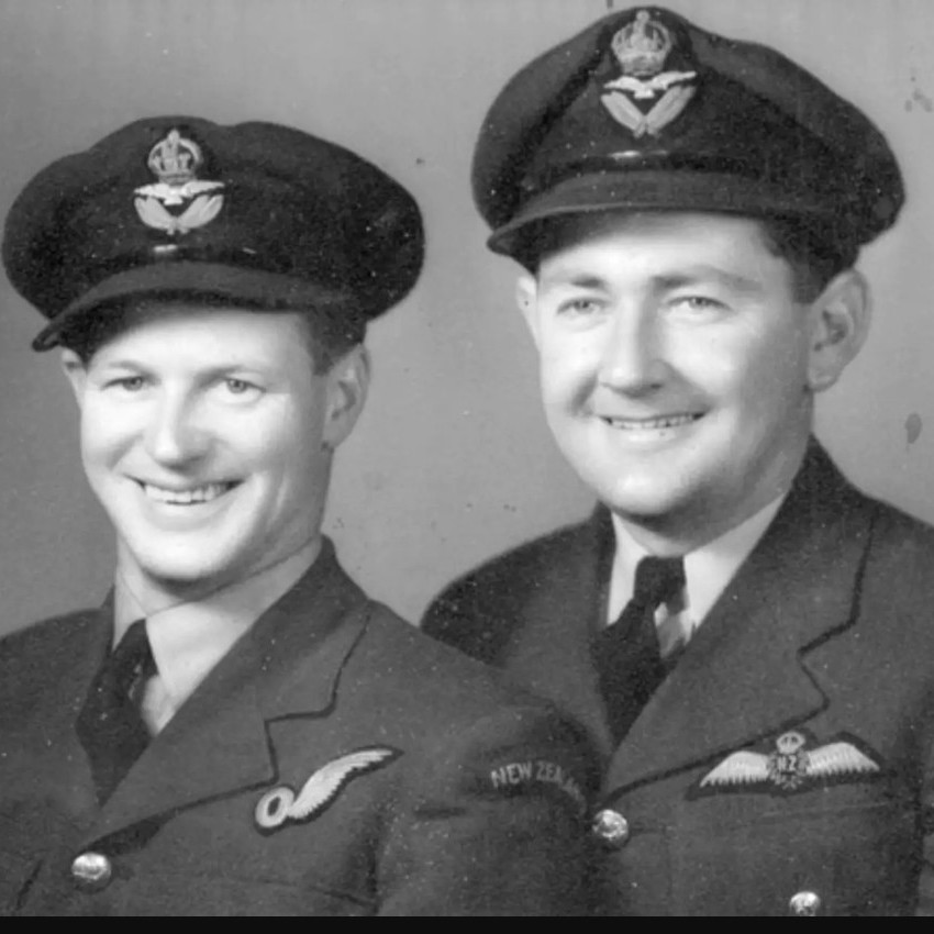Flight Lieutenant John Worthington and Flying Officer Frederick Friar interviewed by Glenn Pettit (2000)