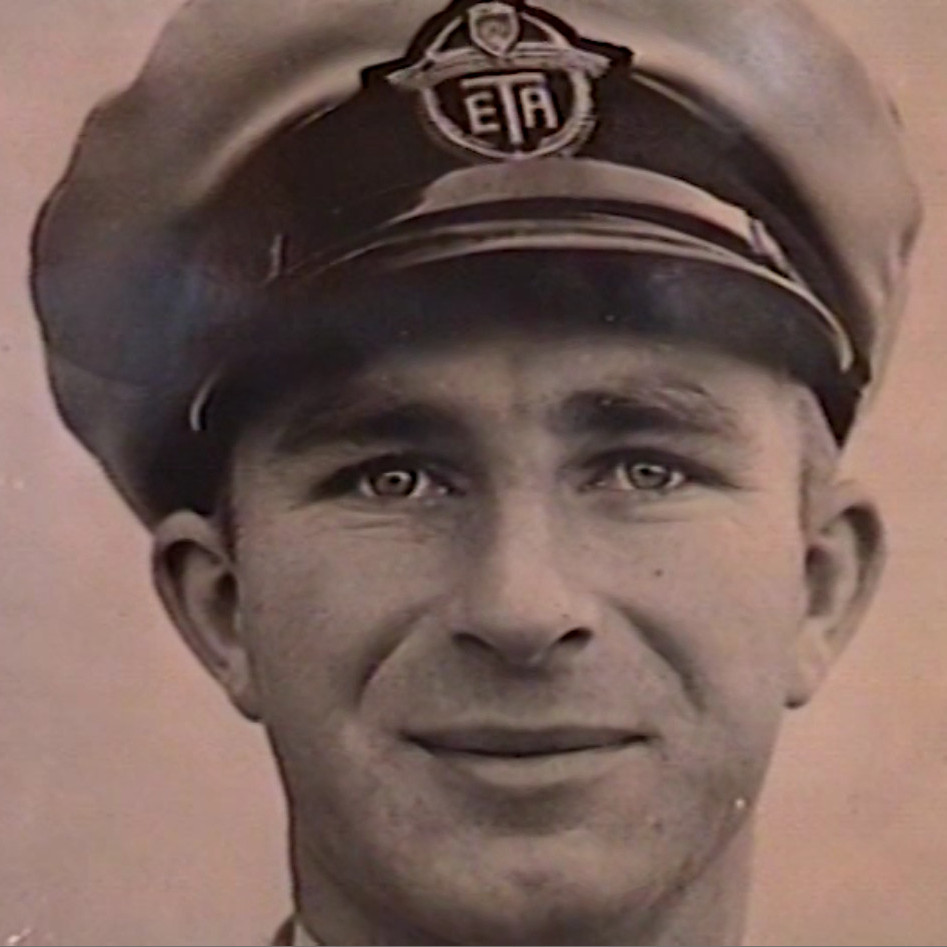 Captain D.W.S. Keesing interviewed by Glen Pettit (2000)