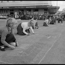 Orange Festival. Pavement artists