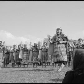 Kapa haka at Pukehinahina (Gate pā)
