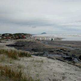 Rena Oil Spill: Papamoa Beach (13 October 2011)