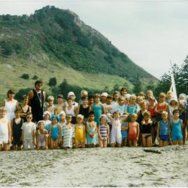 Peter Thompson with pupils swimming sports 75th jubliee 1988 
