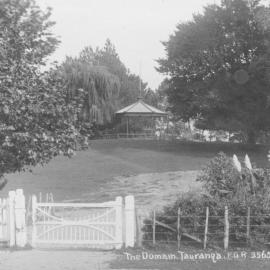 BAND ROTUNDA IN TAURANGA DOMAIN  c 1915